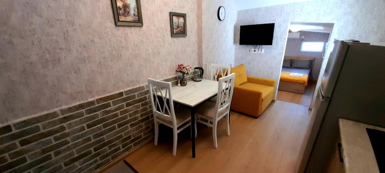 Yellow Apartment Tbilisi Exterior foto