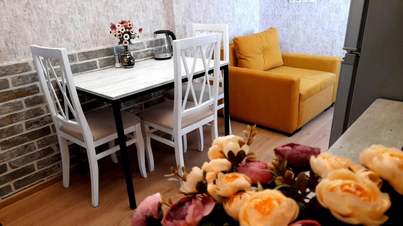 Yellow Apartment Tbilisi Exterior foto